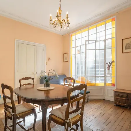 Chaperonniere Apartman *